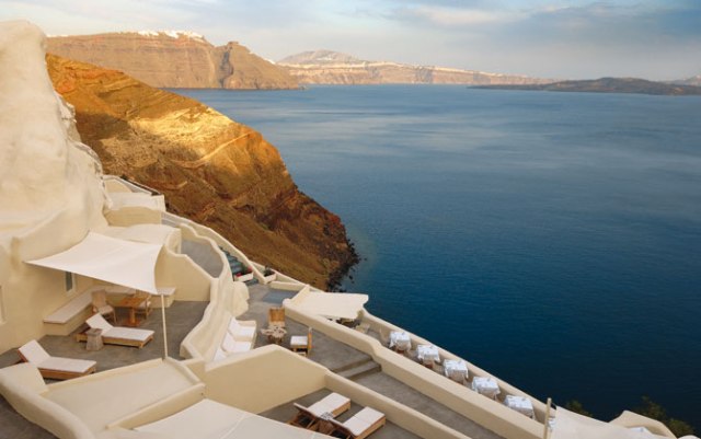 Oia hotel caldera view